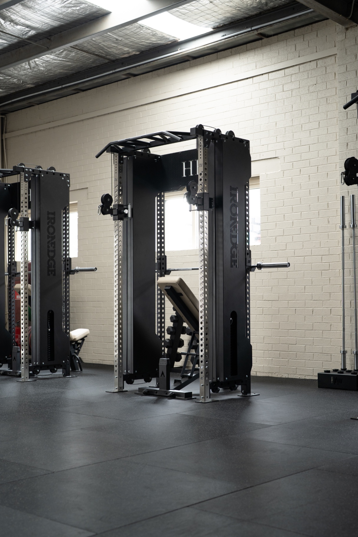 Strength training racks and adjustable benches